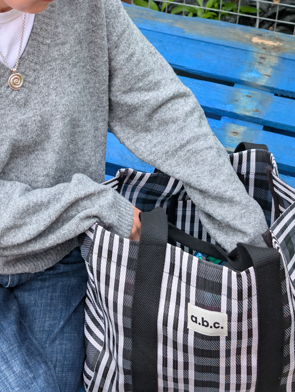 large shopper black and white